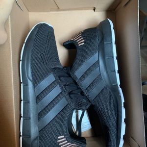 Adidaswomen’s 6.5W shoes